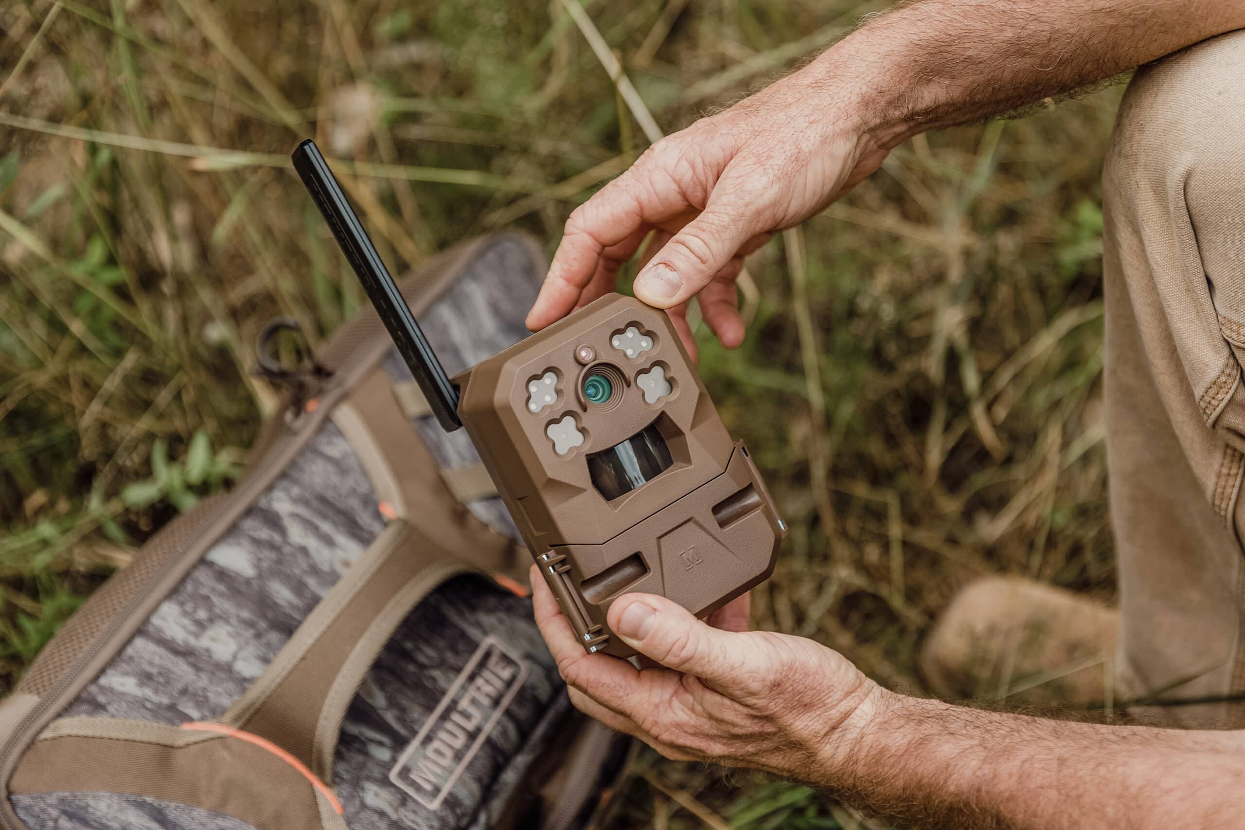 Trail Cameras that send pictures to your phone